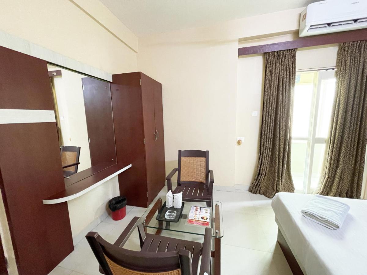 Hotel Golden Wave Puri Exterior foto
